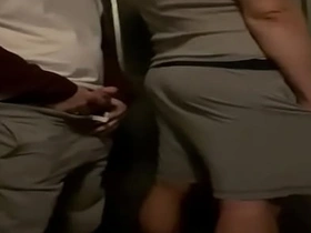 深夜空街，喝多了…我决定尿在嫩鸡室友身上找乐子 :P asian bwc gay porn