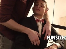 与嫩男友的情人节约会 chinese gay foot porn