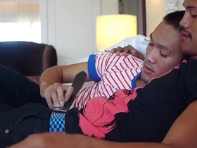 亚洲嫩男Daniel与Guy无套肛交 chinese confessor twink gay porn